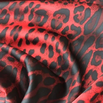 Leopard Materiál Měkký Krep Satén Vrácení Pyžamo Tkaniny pro šaty Šaty Sukně