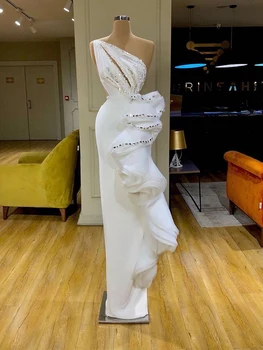 2022 Bílá Mořská Panna Plesové Šaty Jedno Rameno Ruku Vroubkované Volánky Večerní Šaty Formální Party Šaty Pro Ženy Robe De Soirée