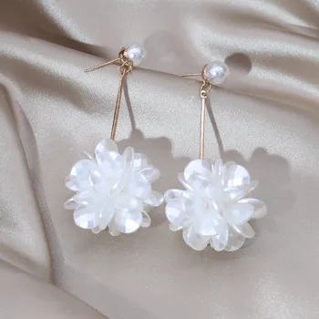 Korejský módní šperky hot elegantní ručně tkané perlové náušnice bílé tři-dimenzionální kolo květina náušnice pro ženy