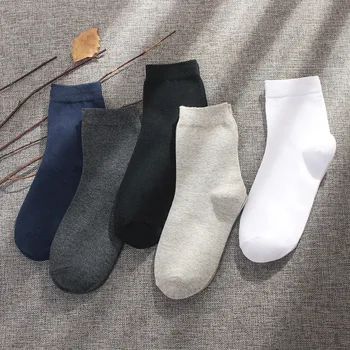 5 Párů Módní Černé a Bílé jednobarevné Střední Trubka Ženy Ponožky Bavlna Casual Pot-absorbující Ženy Obchodní Ponožky